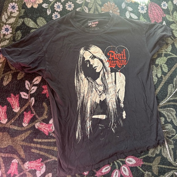 Black Graphic T-Shirt with Red and White Design Avril Lavigne band tee S - Picture 3 of 5